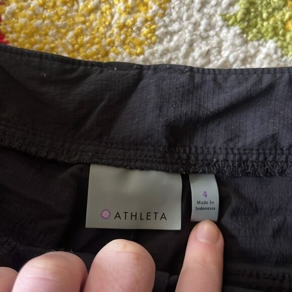 ATHLETA TREKKIE SHORTS SIZE 4 - Picture 2 of 5